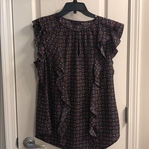 Banana Republic key hole neck ruffle front. Sz L